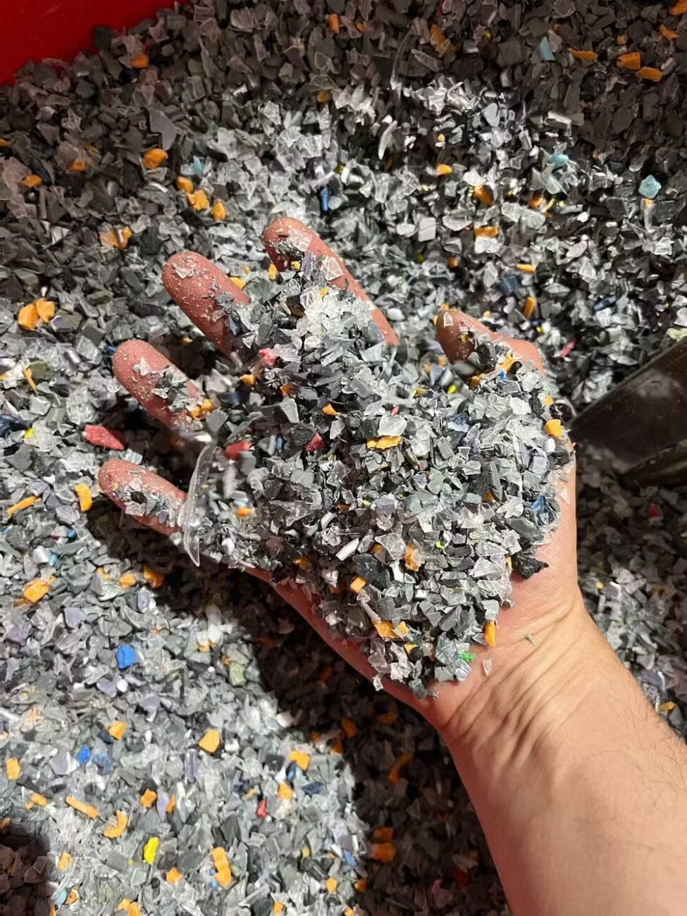 Plástico reciclado na construção civil: tijolos modulares viram lojas para grandes marcas