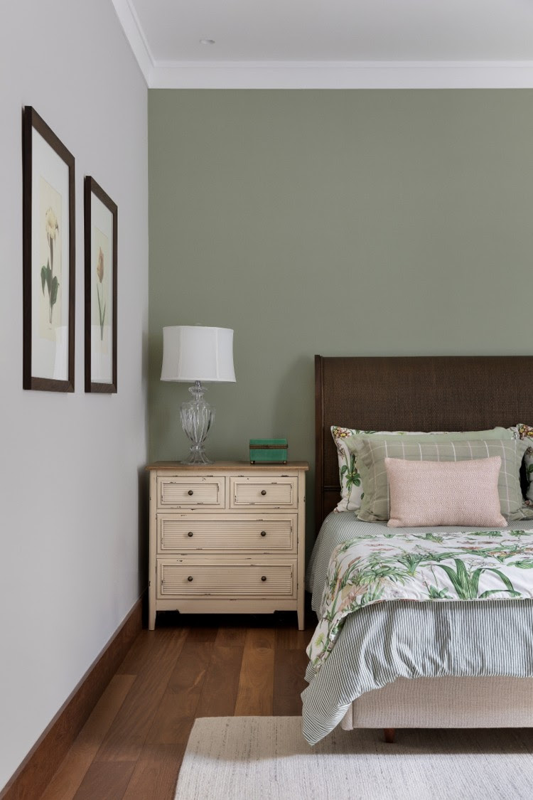 Garimpo de móveis antigos: como peças com história transformam a decoração contemporânea