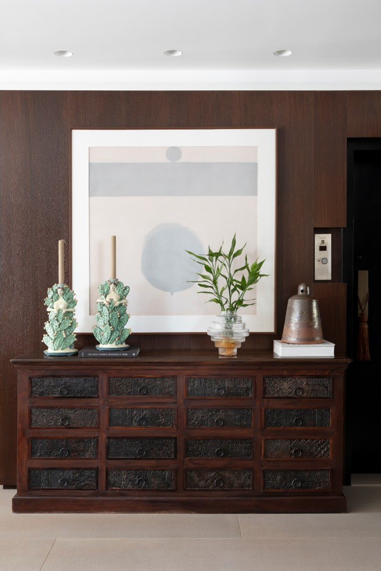 Garimpo de móveis antigos: como peças com história transformam a decoração contemporânea