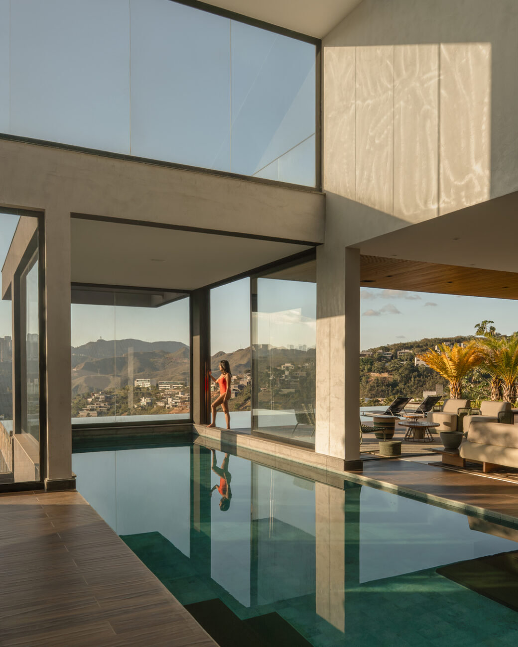 Casa do Vale: a residência de 1408 m² que transformou um desnível de 27 metros em experiência de morar