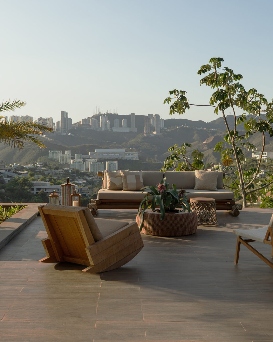 Casa do Vale: a residência de 1408 m² que transformou um desnível de 27 metros em experiência de morar