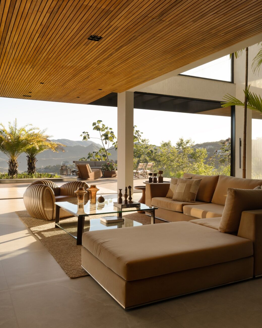 Casa do Vale: a residência de 1408 m² que transformou um desnível de 27 metros em experiência de morar