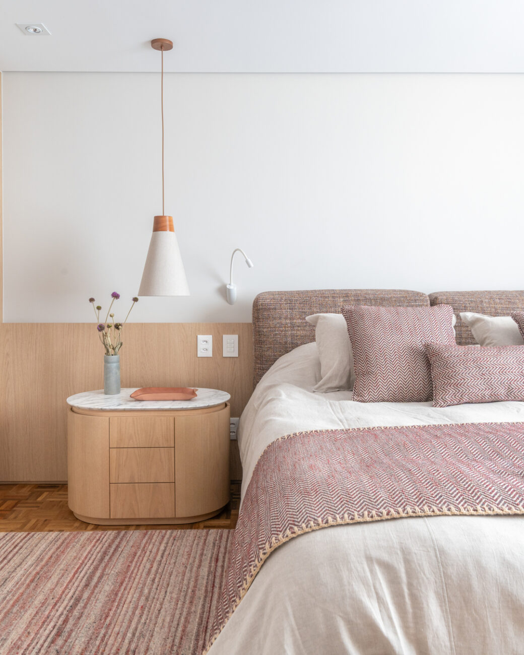 Retrofit no Morumbi: como um apartamento dos anos 1970 ganhou nova planta, cores e marcenaria sob medida