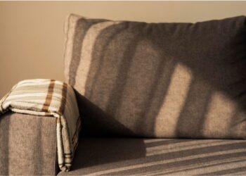 Tecido para sofá: qual escolher para deixar a sala mais aconchegante