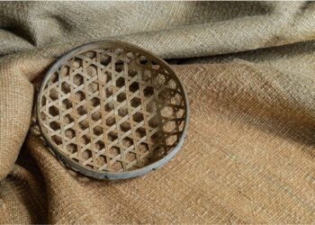 Tapete Dhurie Juta Plain Gold, da by Kamy – Foto: Studio by Kamy