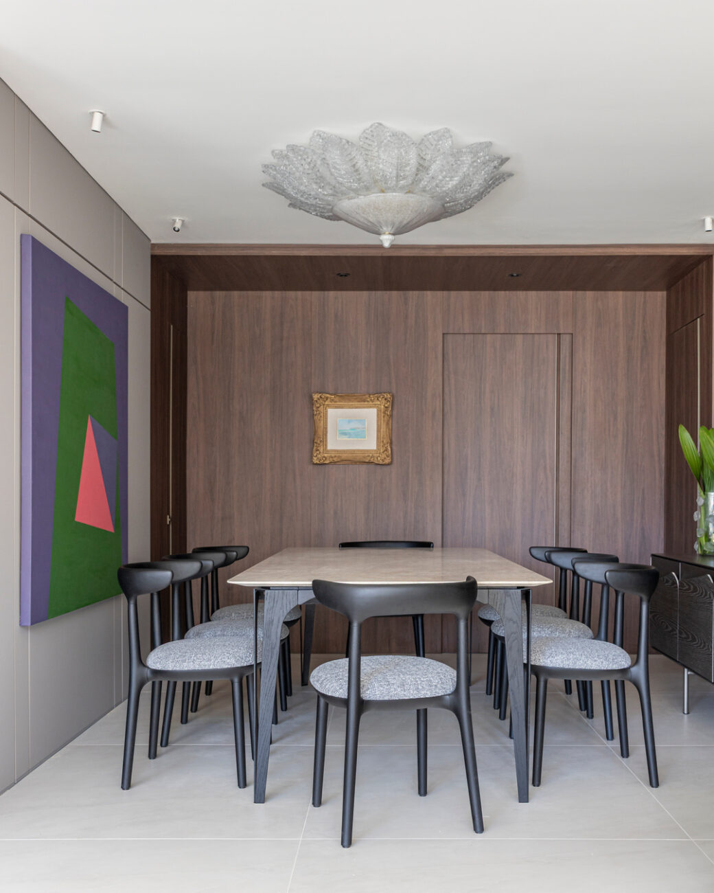 Apartamento reformado em Recife ganha integração, mármore e vista para o mar em 154 m²