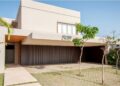 Ao participarem desde a escolha do terreno, as arquitetas Vanessa Paiva e Claudia Passarini têm condições de analisar se a propriedade se enquadra nas expectativas do futuro morador | Projeto do escritório Paiva e Passarini Arquitetura | Xavier Neto