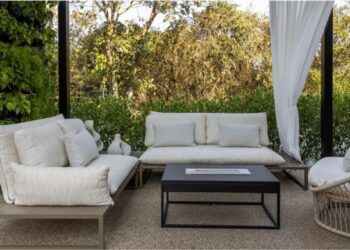 A integração de biofilia e neuroarquitetura é bastante relevante em contextos urbanos, onde o contato com a natureza é frequentemente limitado | Projeto da Meneghisso & Pasquotto Arquitetura | Foto: JP Image