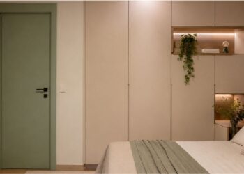 Cor em portas e armários: a estratégia de design que transforma qualquer ambiente