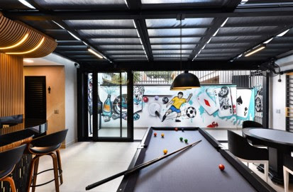 No clima do mundial: casa bem preparada para receber convidados nos jogos da copa.