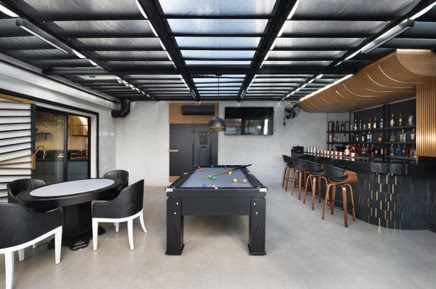 No clima do mundial: casa bem preparada para receber convidados nos jogos da copa.