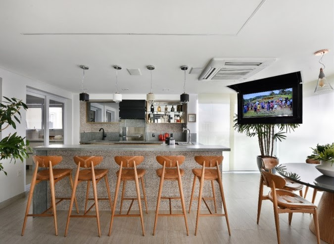 No clima do mundial: casa bem preparada para receber convidados nos jogos da copa.