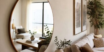 Espelho na sala: o que o Feng Shui diz sobre onde colocar e o que evitar