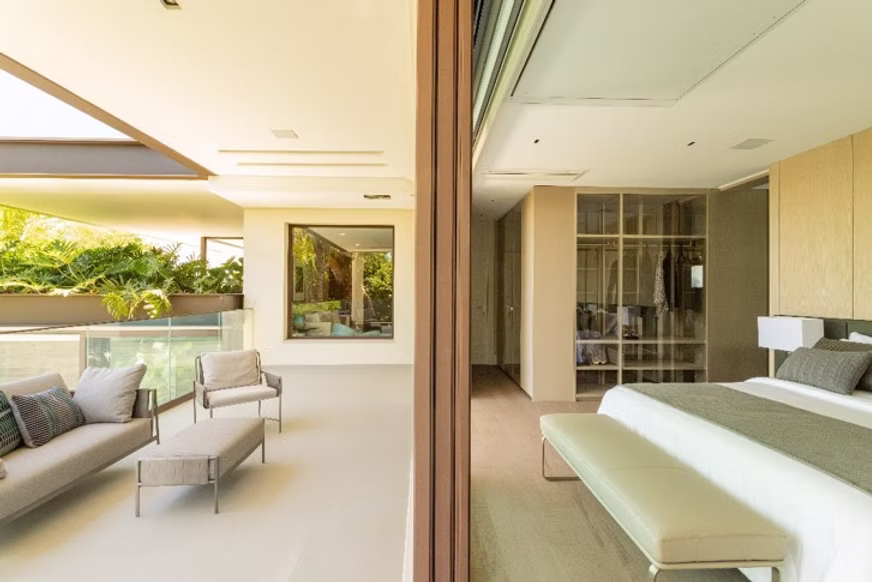 Por que esta casa de 650m² não tem área de lazer convencional e funciona melhor assim