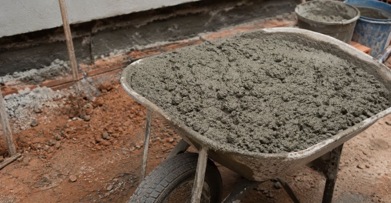 Concreto fraco não é azar: o que a proporção 4-2-1 revela sobre os erros mais comuns em pequenas obras
