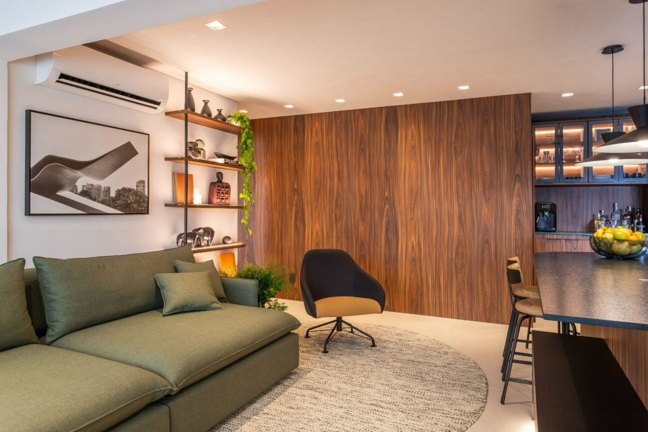 Fim dos excessos? Nova decoração em casas prioriza espaços leves, funcionais e adaptados à rotina dos moradores; entenda