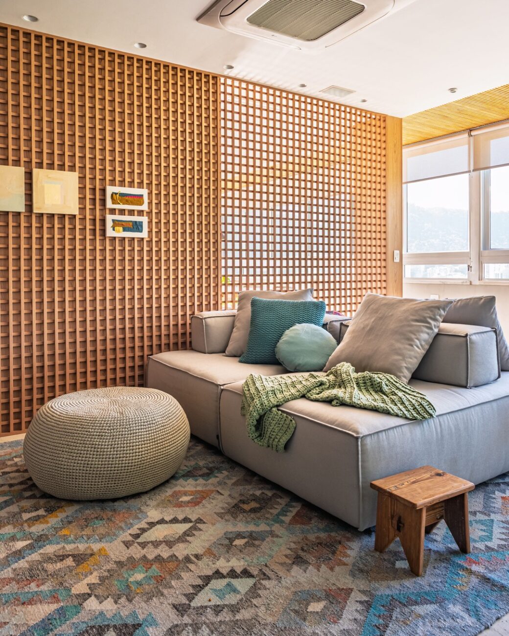 Cobertura duplex na Lagoa ganha integração, muxarabi e área gourmet reformada em 106 m²