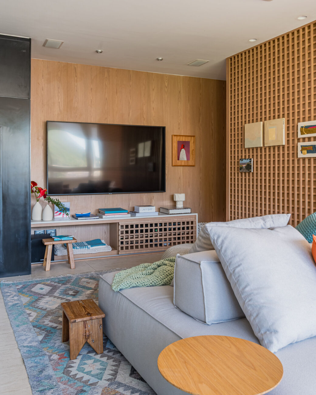 Cobertura duplex na Lagoa ganha integração, muxarabi e área gourmet reformada em 106 m²