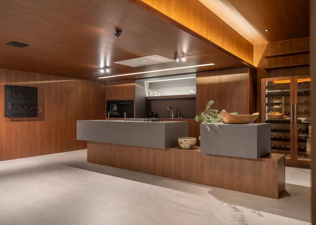 Loft de 215 m² na CASACOR Balneário Camboriú escolheu tons escuros onde outros projetos colocariam branco e o resultado muda a lógica do banheiro contemporâneo