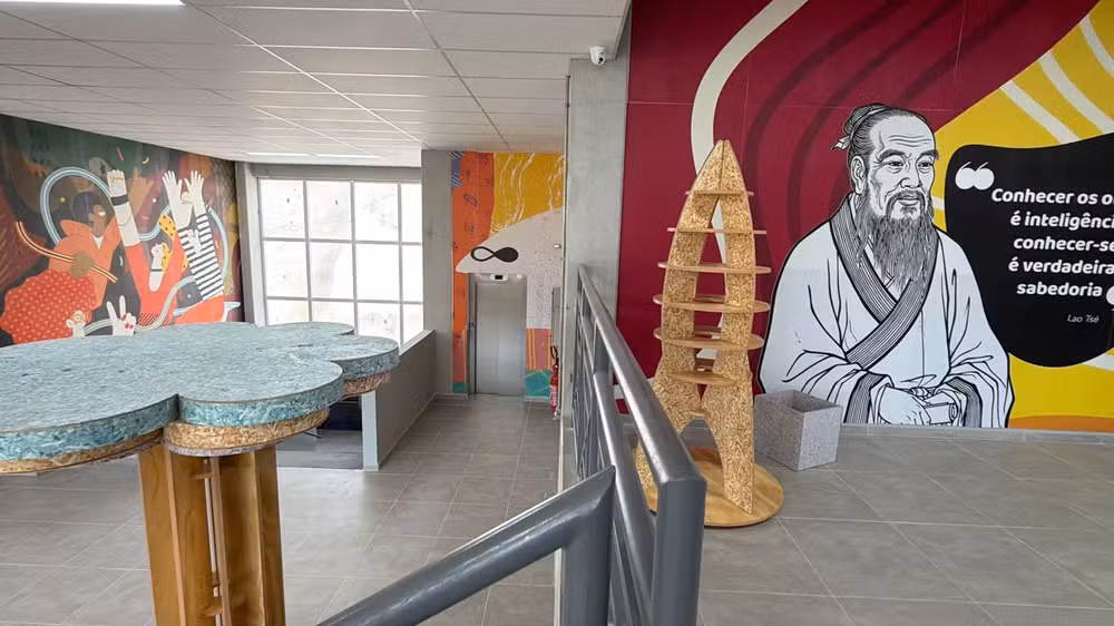 Escola do Futuro em São Roque transforma resíduos da Casa da Moeda em mobiliário escolar e prova que sustentabilidade pode ser ensinada com o próprio ambiente