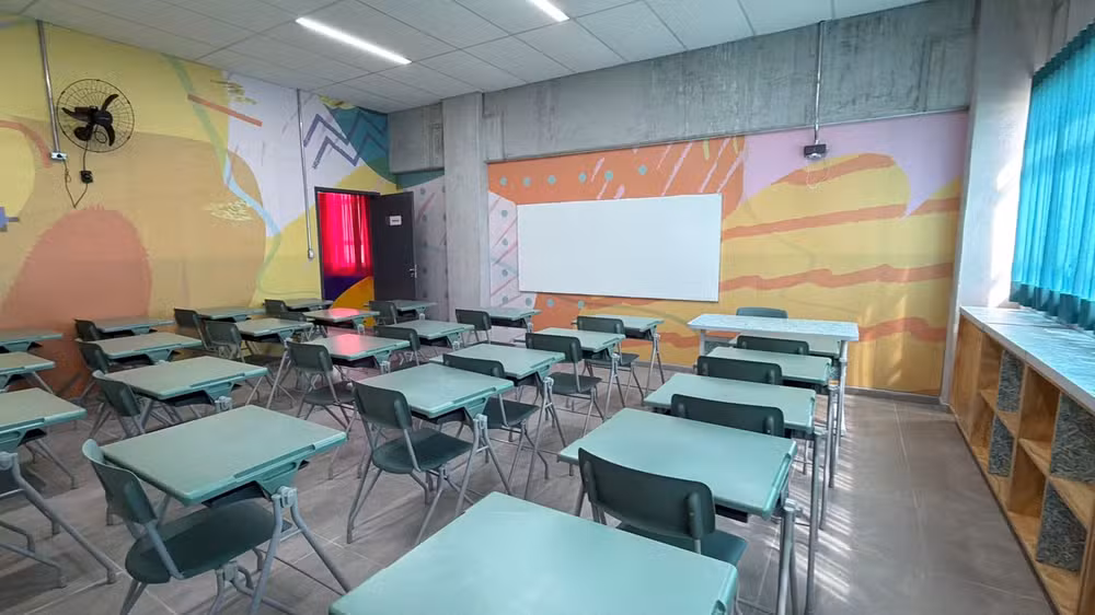 Escola do Futuro em São Roque transforma resíduos da Casa da Moeda em mobiliário escolar e prova que sustentabilidade pode ser ensinada com o próprio ambiente