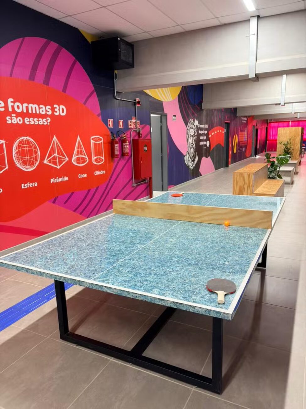 Escola do Futuro em São Roque transforma resíduos da Casa da Moeda em mobiliário escolar e prova que sustentabilidade pode ser ensinada com o próprio ambiente