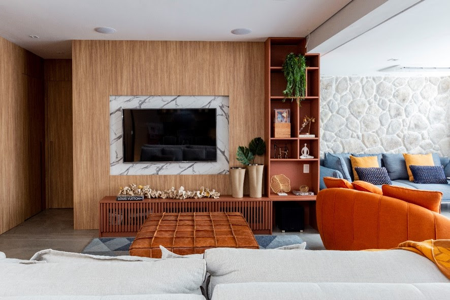 Rack e painel de TV: por que separar os dois é o erro mais comum em projetos de sala de estar