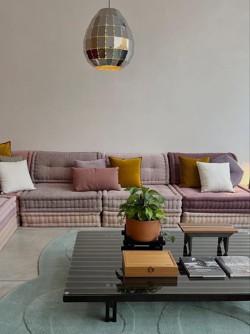 Futon: o colchão japonês que virou peça-chave da decoração contemporânea