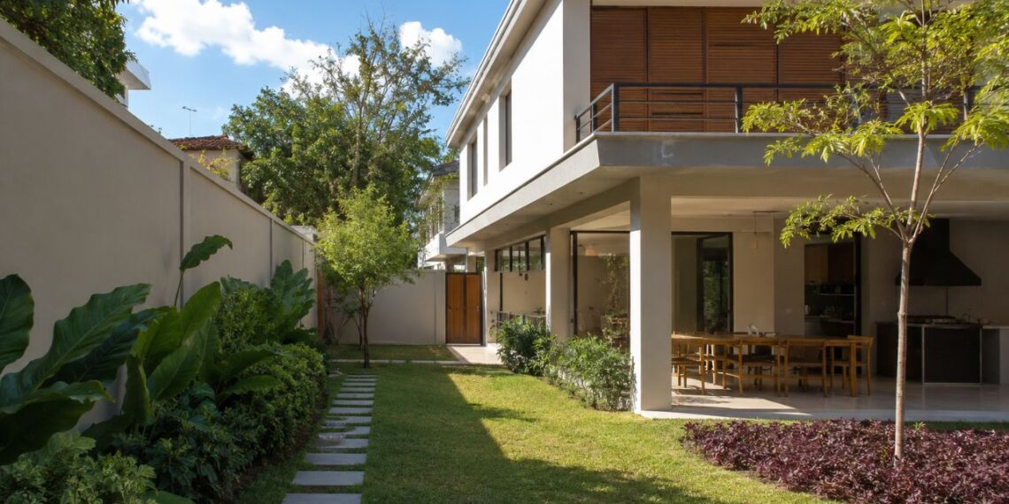 O que são "recuos obrigatórios" e como eles definem o que você pode ou não construir no seu terreno