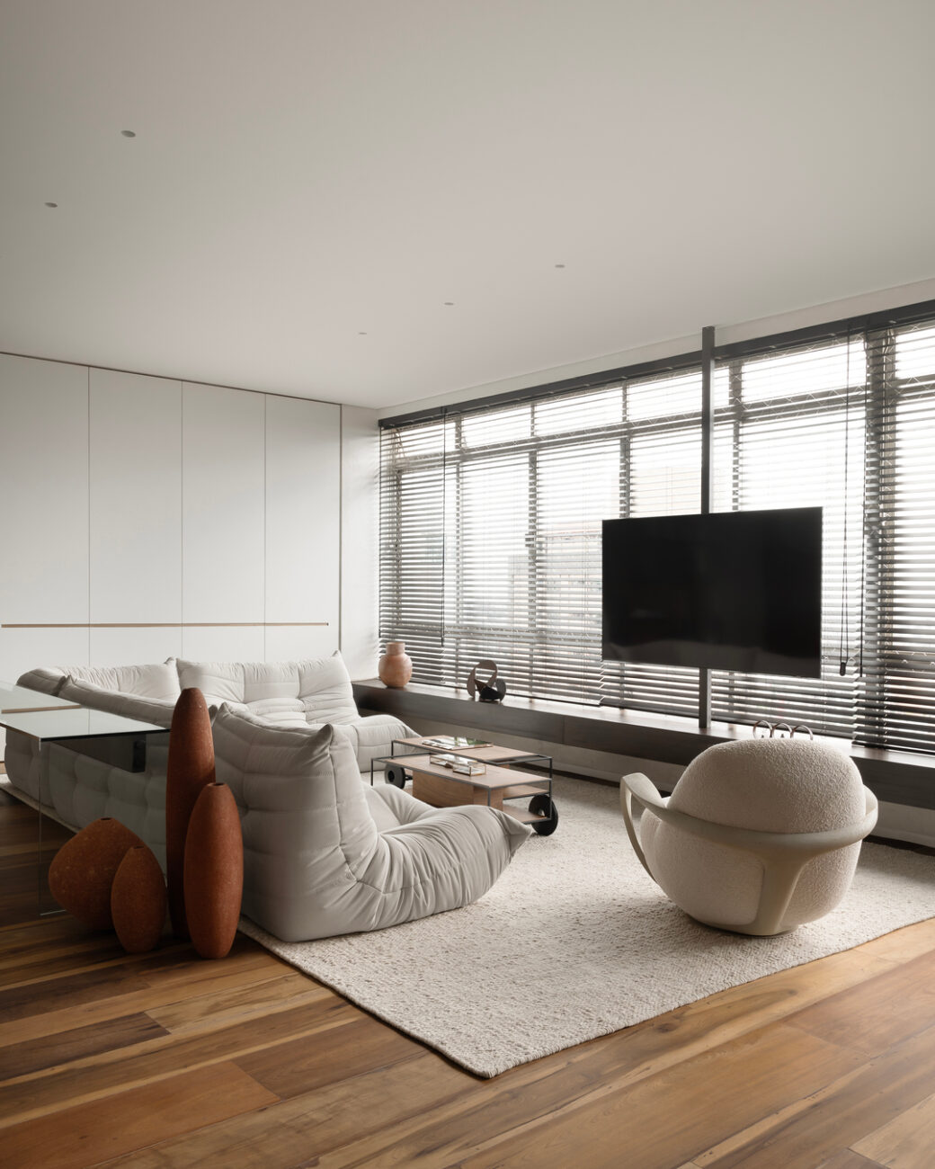 Apartamento de 260 m² em Belo Horizonte é redesenhado para receber gêmeos recém-chegados