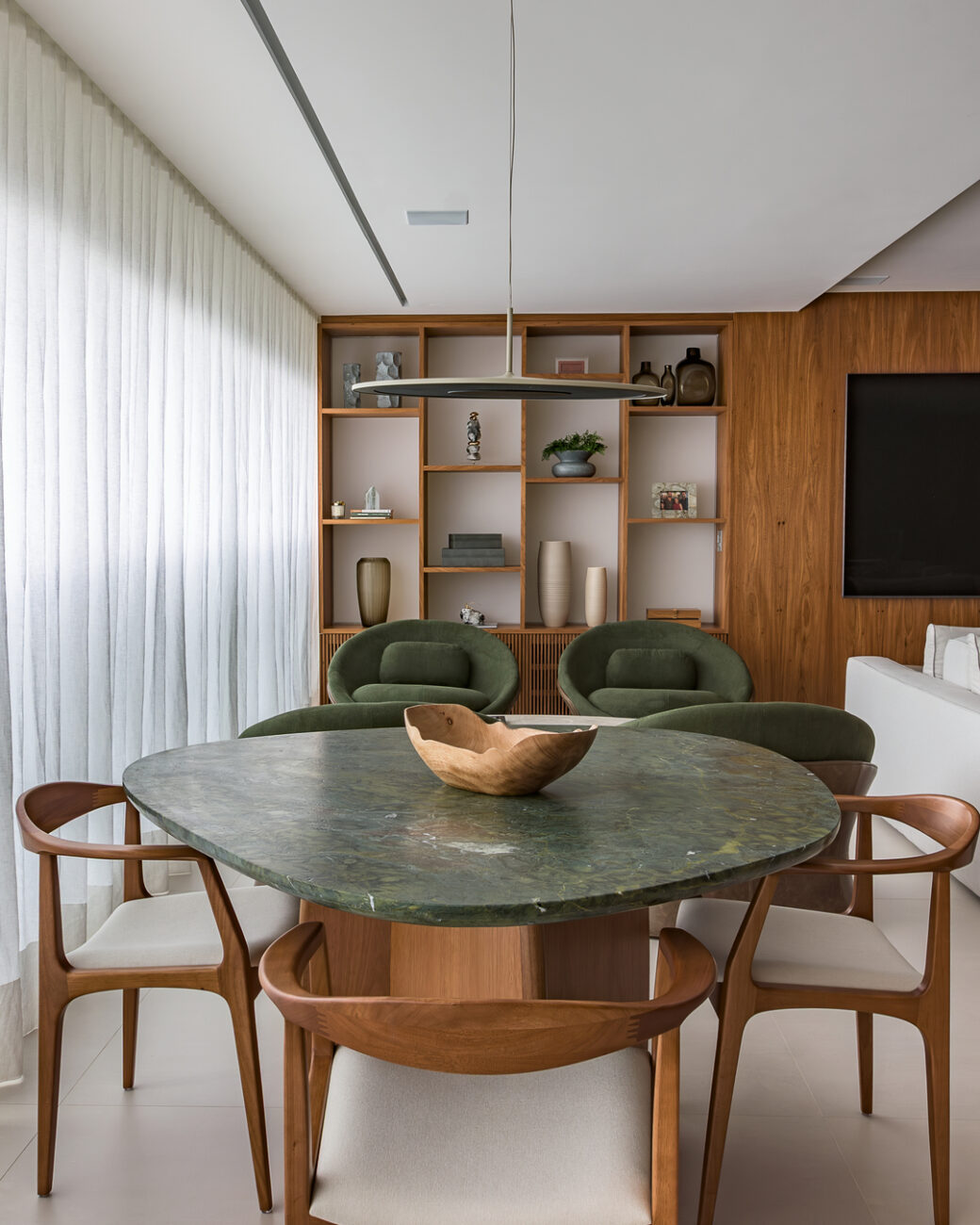 Apartamento de 186 m² em São Paulo Aposta na Integração Total para Receber Amigos