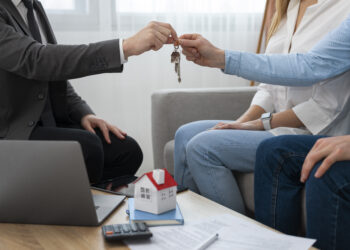 Comprou apartamento na planta e a construtora usou seu imóvel como garantia de dívida? Entenda o que fazer e como se proteger antes de comprar!