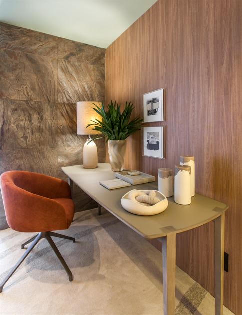 O que muda na arquitetura de interiores em 2026: cores terrosas, madeiras nobres e paredes ganham protagonismo