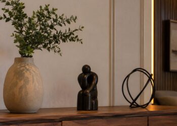 Decoração desconectada: o erro de espalhar objetos que tira o respiro do ambiente