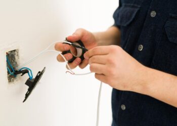 Fio neutro, fase e terra: o que cada um faz na instalação elétrica residencial e por que o aterramento salva vidas