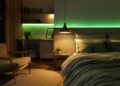 Luz verde vira aposta de decoração e muda o jeito de iluminar o quarto