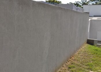 Muro divisório entre vizinhos: o que o Código Civil determina sobre a manutenção?