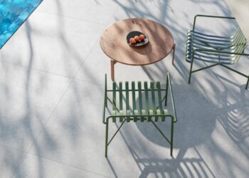 Piscina parada no inverno? É a hora certa de trocar o porcelanato e evitar erros de aderência nas áreas molhadas