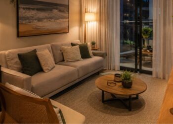 Uma sala aconchegante não se faz com decoração, se faz com camadas: entenda!