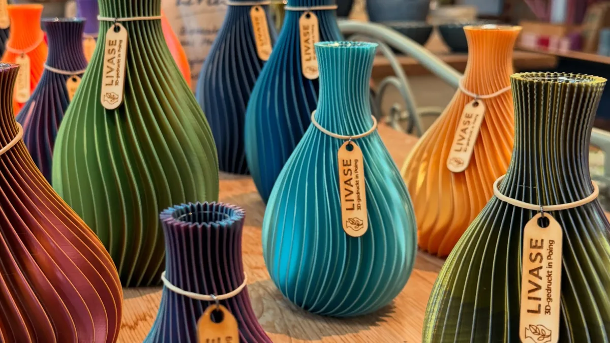 Vasos que mudam de cor: casal alemão transforma amido de milho em peça de design 3D