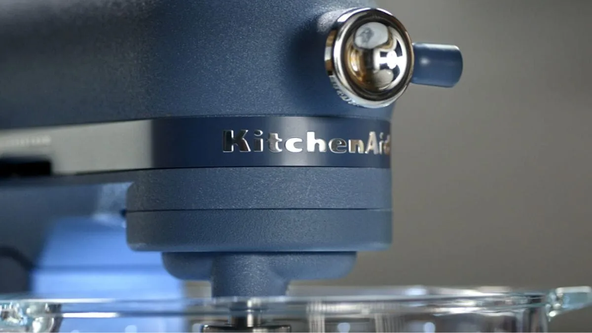 Batedeira KitchenAid ganha tigela iluminada e vira peça de destaque na bancada da cozinha