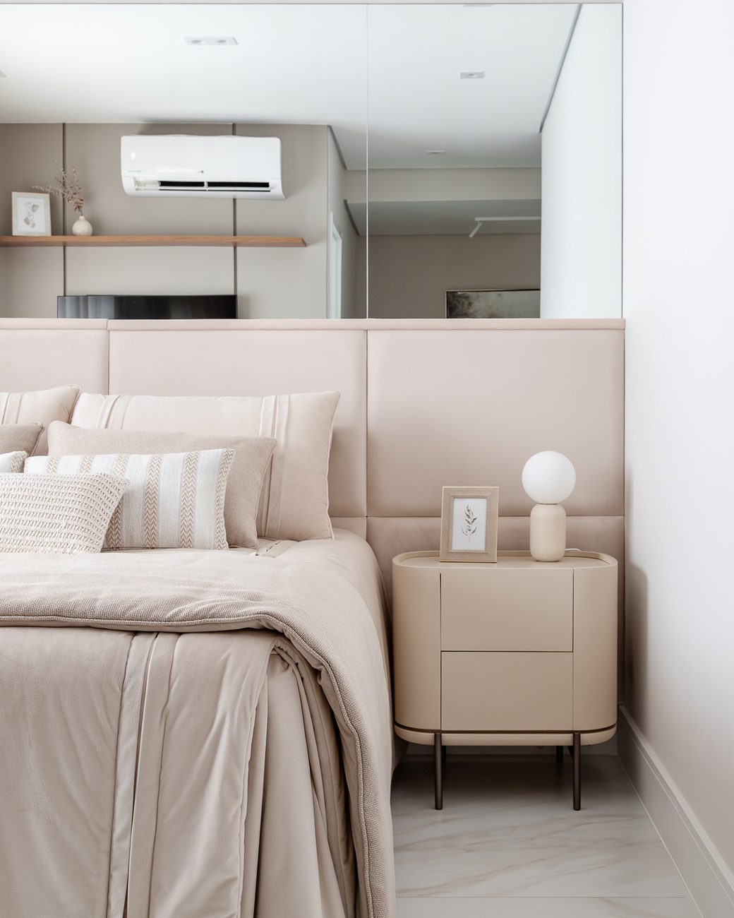 Apartamento de 136 m² troca escritório por closet e ganha suíte voltada ao bem-estar sem quebra-quebra