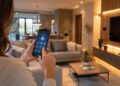 Casa inteligente ganha espaço na rotina das famílias: veja como a automação residencial simplifica tarefas e reforça a segurança em casa