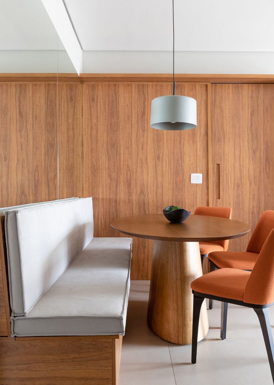 Banco alemão ganha espaço nas salas de jantar compactas: veja as medidas que garantem conforto e mais lugares à mesa