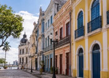 Centro Histórico do Recife ganha cartilha de preservação: entenda as regras para reformar imóveis antigos sem perder o tombamento