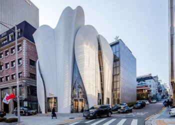 Arquitetura comercial de luxo: como Dior, Alaïa e Lemaire usam prédios autorais para atrair público em tempos de compra online