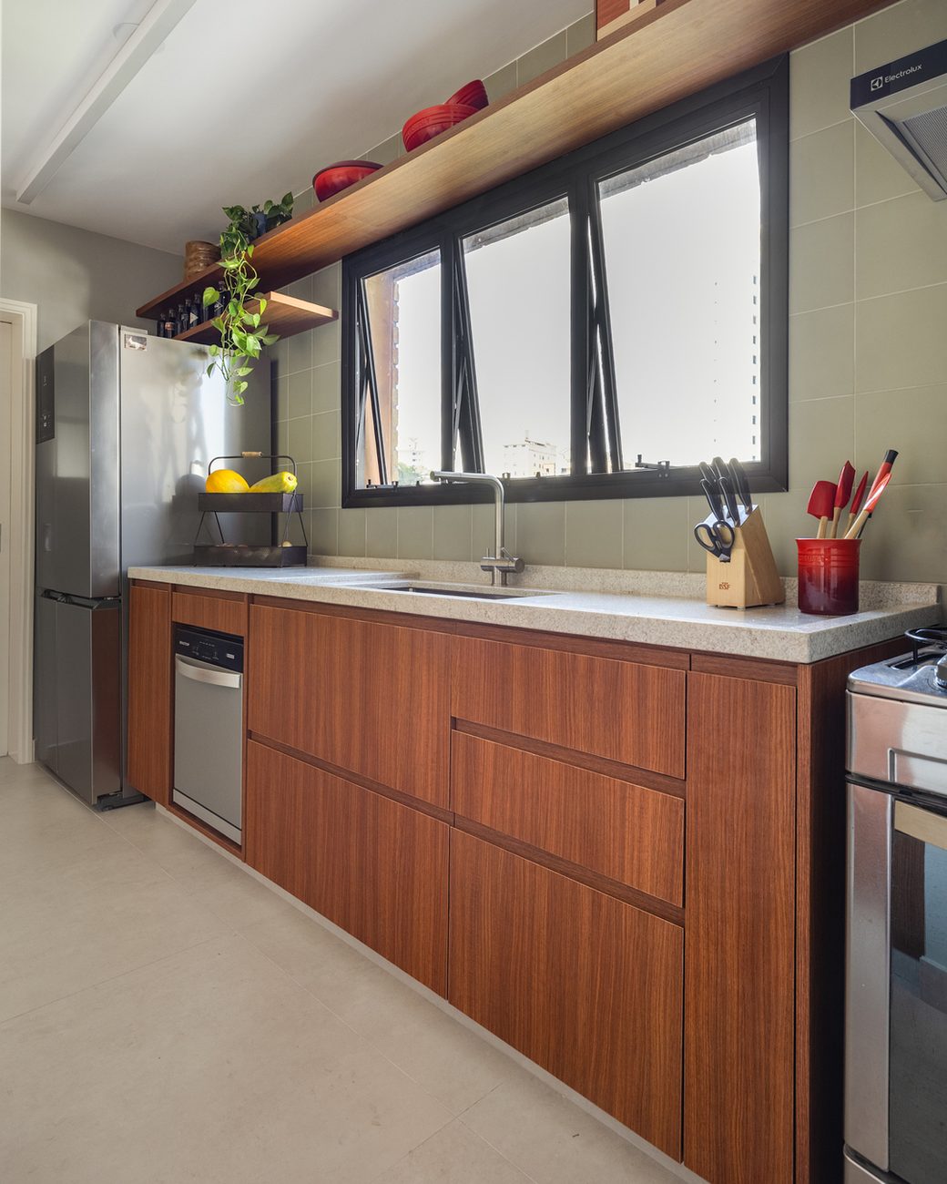 Retrofit em apartamento de 125 m² troca toda a parte hidráulica sem quebrar paredes; veja os materiais usados na reforma