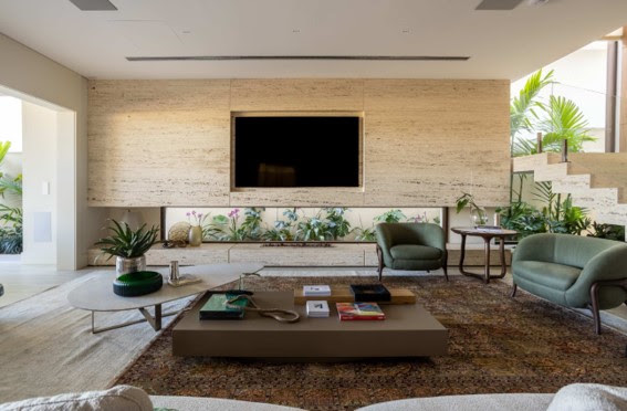 Sala de estar vira o centro da casa: arquiteta explica como o layout muda a forma de receber visitas