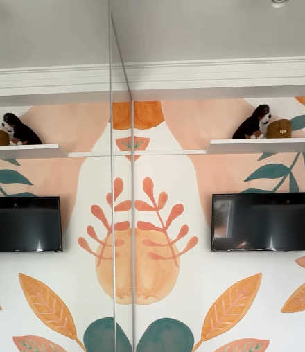 Transformação de quarto sem obra: arquiteta retira o rosa de suíte e cria base atemporal para a pré-adolescência
