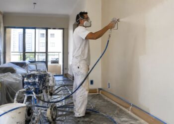 Máquina de pintar parede entra na reforma e muda o tempo gasto para cobrir toda a casa
